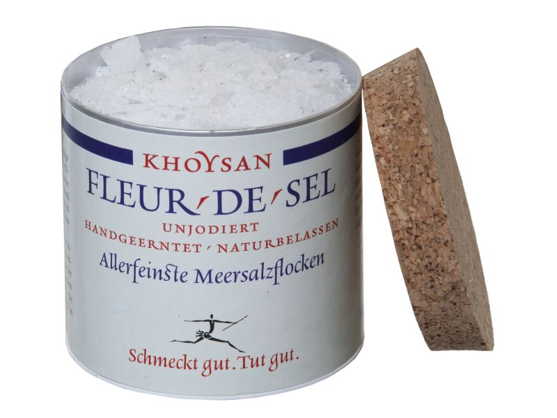fleur de sel, feinste Meersalzflocken von khoysan, offene Dose mit Korkdeckel
