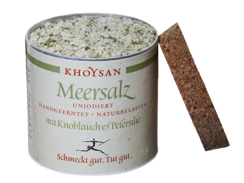 Meersalz mit Knoblauch und Petersilie von khoysan, offene Dose mit Korkdeckel