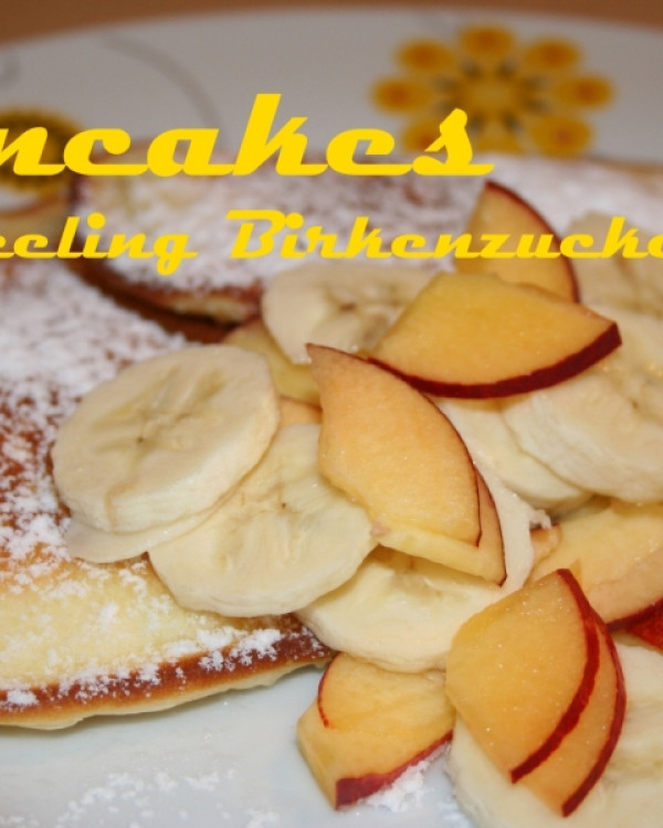 Pancakes frischen Früchten